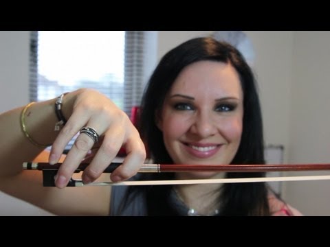 how to hold a violin properly