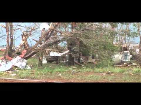 Raw: Widespread Destruction in Moore, Okla.