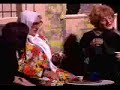 مسرحيه لبنانيه هزليه تترجم الكلام حرفيا إلى الإنكليزي
