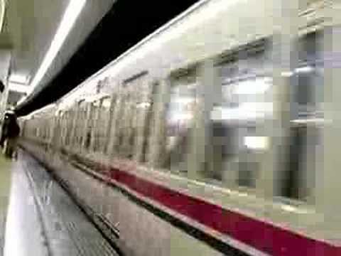 都営新宿線 新宿三丁目駅 京王車両 通過電車