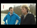 IJsredding met surfplank en oude boot