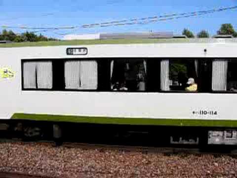 小海線ディゼルカー小淵沢行野辺山駅発車