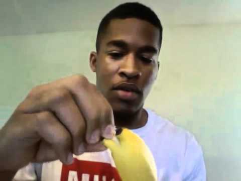 how to properly open a banana