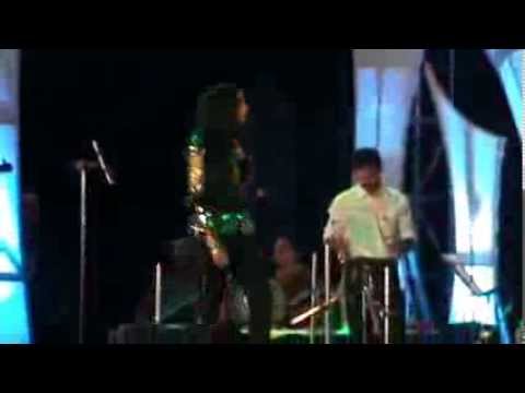 Nagada sang dhol live by Shreya Ghoshal