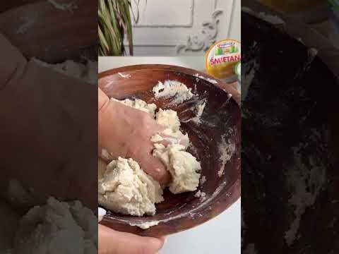 ღუმელში გამომცხვარი ხრაშუნა მჭადები და ნიგვზიანი ბადრიჯანი 
