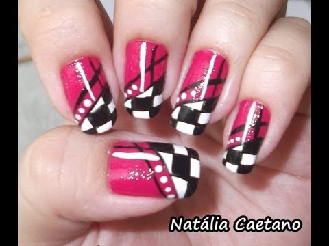 Unhas decoradas – Fundo rosa com quadriculado nas pontas