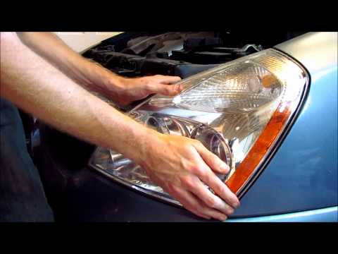 Kia Sedona/Carnival Headlight Bulb Replacement