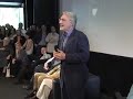 www.rbcasting.com
cerimonia di commemorazione 2�parte, interventi di: valerio caprara, marco risi. 
dino risi  � stato e rimarr� uno dei grandi maestri del cinema italiano. 
l'ultimo caloroso saluto al regista si � svolto presso la sala deluxe della casa del cinema di roma, luned� 9 giugno. il figlio claudio ha annunciato che le ceneri del regista saranno disperse a murren, nei pressi di berna (svizzera), il posto in cui risi aveva conosciuto claudia mosca, la prima moglie. numerose le personalit� del mondo del cinema e dello spettacolo accorse a rendere omaggio al regista scomparso: mario monicelli, francesco rosi, paolo villaggio, ornella muti, carla fracci, giuliano gemma, alessandro haber, ettore scola, sergio castellitto, francesca archibugi, enrico mentana, paolo virz�, carlo vanzina e tanti altri. tra i pochi politici presenti, francesco rutelli e l'assessore della cultura della regione lazio, giulia rodano. ad aprire gli interventi e' stato il poeta nelo risi, fratello del regista. nel corso della cerimonia armando trovajoli ha suonato al pianoforte un brano della colonna sonora di 