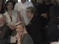 www.rbcasting.com
cerimonia di commemorazione 2�parte, interventi di: valerio caprara, marco risi. 
dino risi  � stato e rimarr� uno dei grandi maestri del cinema italiano. 
l'ultimo caloroso saluto al regista si � svolto presso la sala deluxe della casa del cinema di roma, luned� 9 giugno. il figlio claudio ha annunciato che le ceneri del regista saranno disperse a murren, nei pressi di berna (svizzera), il posto in cui risi aveva conosciuto claudia mosca, la prima moglie. numerose le personalit� del mondo del cinema e dello spettacolo accorse a rendere omaggio al regista scomparso: mario monicelli, francesco rosi, paolo villaggio, ornella muti, carla fracci, giuliano gemma, alessandro haber, ettore scola, sergio castellitto, francesca archibugi, enrico mentana, paolo virz�, carlo vanzina e tanti altri. tra i pochi politici presenti, francesco rutelli e l'assessore della cultura della regione lazio, giulia rodano. ad aprire gli interventi e' stato il poeta nelo risi, fratello del regista. nel corso della cerimonia armando trovajoli ha suonato al pianoforte un brano della colonna sonora di 
