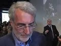 www.rbcasting.com
cerimonia di commemorazione 2�parte, interventi di: valerio caprara, marco risi. 
dino risi  � stato e rimarr� uno dei grandi maestri del cinema italiano. 
l'ultimo caloroso saluto al regista si � svolto presso la sala deluxe della casa del cinema di roma, luned� 9 giugno. il figlio claudio ha annunciato che le ceneri del regista saranno disperse a murren, nei pressi di berna (svizzera), il posto in cui risi aveva conosciuto claudia mosca, la prima moglie. numerose le personalit� del mondo del cinema e dello spettacolo accorse a rendere omaggio al regista scomparso: mario monicelli, francesco rosi, paolo villaggio, ornella muti, carla fracci, giuliano gemma, alessandro haber, ettore scola, sergio castellitto, francesca archibugi, enrico mentana, paolo virz�, carlo vanzina e tanti altri. tra i pochi politici presenti, francesco rutelli e l'assessore della cultura della regione lazio, giulia rodano. ad aprire gli interventi e' stato il poeta nelo risi, fratello del regista. nel corso della cerimonia armando trovajoli ha suonato al pianoforte un brano della colonna sonora di 