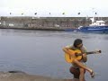 er paquillo grab�ndome mientras esper�bamos el barco