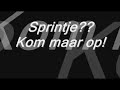 Vette oma op een opgevoerde karretje