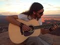 l'ispirazione musicale in canyonland national park, utah, stati uniti.
e' stato gratificante e coinvolgente suonare la mia larry (larrivee la stessa marca usata da raul midon) in uno scenario cos� suggestivo.
il deserto rosso, il panorama mozzafiato incorniciati da un cielo surreale.

notions:

raul midon plays the l-05 with the cutaway (lv-05) or c-09 flat-top sports an onboard b-band a6 preamp and dual-pickup system.
my guitar is a model l-03re!

raul mid�n (born march 14, 1966) is an american singer-songwriter and guitarist from new mexico, based in new york city. he combines his distinct voice, strumming, beats, and a cappella sounds to create a one-man performance. his unique style shows influence of virtually every musical genre which came before him, including jazz, blues, r&b, and folk.

canyonlands national park is located in the american state of utah, near city of moab and preserves a colorful landscape eroded into countless canyons, mesas and buttes by the colorado river and its tributaries. the rivers divide the park into four districts: the island in the sky, the needles, the maze and the rivers themselves. while these areas share a primitive desert atmosphere, each retains its own character.[1] the park covers 527.5 mi� (1,366 km�). canyons are carved into the colorado plateau by the colorado river and green river.

a subsiding basin and nearby uplifting mountain range (the uncompahgre) existed in the area in pennsylvanian time. seawater trapped in the subsiding basin created thick evaporite deposits by mid pennsylvanian. this, along with eroded material from the nearby mountain range, become the paradox formation, itself a part of the hermosa group. paradox salt beds started to flow later in the pennsylvanian and probably continued to move until the end of the jurassic.[8] some scientists believe upheaval dome was created from paradox salt bed movement, creating a salt dome, but more modern studies show that the meteorite theory is more likely to be correct.

a warm shallow sea again flooded the region near the end of the pennsylvanian. fossil-rich limestones, sandstones, and shales of the gray-colored honaker trail formation resulted. a period of erosion then ensued, creating a break in the geologic record called an unconformity. early in the permian an advancing sea laid down the halgaito shale. coastal lowlands later returned to the area, forming the elephant canyon formation.

large alluvial fans filled the basin where it met the uncompahgre mountains, creating the cutler red beds of iron-rich arkose sandstone. underwater sand bars and sand dunes on the coast inter-fingered with the red beds and later became the white-colored cliff-forming cedar mesa sandstone. brightly-colored oxidized muds were then deposited, forming the organ rock shale. coastal sand dunes and marine sand bars once again became dominate, creating the white rim sandstone.

a second unconformity was created after the permian sea retreated. flood plains on an expansive lowland covered the eroded surface and mud built up in tidal flats, creating the moenkopi formation. erosion returned, forming a third unconformity. the chinle formation was then laid down on top of this eroded surface.

increasingly dry climates dominated the triassic. therefore, sand in the form of sand dunes invaded and became the wingate sandstone. for a time climatic conditions became wetter and streams cut channels through the sand dunes, forming the kayenta formation. arid conditions returned to the region with a vengeance; a large desert spread over much of western north america and later became the navajo sandstone. a fourth unconformity was created by a period of erosion.

mud flats returned, forming the carmel formation and the entrada sandstone was laid down next. a long period of erosion stripped away most of the san rafael group in the area along with any formations that may have been laid down in the cretaceous period.

the laramide orogeny started to uplift the rocky mountains 70 million years ago and with it the canyonlands region. erosion intensified and when the colorado river canyon reached the salt beds of the paradox formation the overlying strata extended toward the river canyon, forming features such as the grabens. increased precipitation during the ice ages of the pleistocene quickened the rate of canyon excavation along with other erosion. similar types of erosion are ongoing, but occur at a slower rate.

emiliano martino
hilary thavis
gaia groove