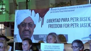 Súdán propustil Čecha odsouzeného za špionáž. Večer se vrátí do Prahy se Zaorálkem