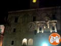 immaginatevi ora la nostra bella piazza del popolo, cuore della citt� di ascoli piceno, in cui i guerrieri riemersi dalle nebbie di avalon si danno convegno per combattere la battaglia pi� difficile: quella contro il degrado dell'uomo e del suo spirito eroico.

immaginatevi di artigiani in kilt che cuciono i vostri abiti, abbelliscono con fini ornamenti i vostri volti e il vostro corpo, di sapienti erboristi che vi fanno degustare idromele e sidro, e di bellissime fate che risvegliano le arcaiche simbiosi silvestri.

immaginatevi di bardi che cantano fino all'alba di struggenti amori e di epiche gesta, e di bande d'armi che sanno liberare la vis civica in sfrenate danze e magici cerchi collettivi.

immaginatevi dotti druidi che vi conducono nei misteriosi segreti della conoscenza e che sanno parlare di libert�, di onore, fratellanza.

e ancora, immaginatevi di cavalieri senza macchia e paura inginocchiati di fronte al potere divino, di maestri d'arme e di poetica bellezza.

immaginatevi ascoli celtica...

ebbene, gioved� 14 agosto trovatevi in piazza del popolo e aprite gli occhi, vedrete realmente tutto ci� che avete immaginato.

andrea maria antonini
assessore alla cultura di ascoli piceno



::::::::::::programma:::::::::::::


prima edizione di 