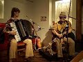 music→『夏の終わりに』「納涼奏音祭」おかげ様ﾌﾞﾗｻﾞｰｽﾞのSax奏者でｲｰﾘｱﾝ･ﾊﾟｲﾌﾟ(ｱｲﾘｯｼｭ･ﾊﾞｸﾞﾊﾟｲﾌﾟ)やﾃｨﾝ･ｳｨｯｽﾙ, Saxなどの管楽器を担当する金子鉄心。ﾌﾚｲﾚﾌｼﾞｬﾝﾎﾞﾘｰ･玩具利音でもｱｺｰﾃﾞｨｵﾝを担当し、様々なｼﾞｬﾝﾙのﾐｭｰｼﾞｼｬﾝのﾚｺｰﾃﾞｨﾝｸﾞやﾗｲﾌﾞのｻﾎﾟｰﾄをつ とめる藤沢祥衣。以上２人からなる鞴家による南船場にある「晴山亭」での納涼奏音祭。