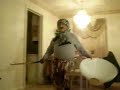 An old arabic Yemeni dancing in Sanaa city house to a famous song after eating kat and aseedرقص يمني صنعاني سكسي رقص