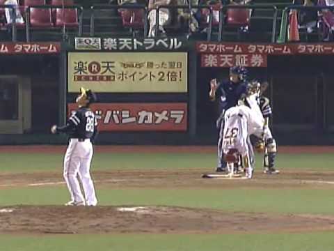 「デッドボールに思わず逆立ちしたプロ野球の楽天嶋」のイメージ