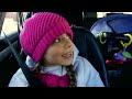 www.radio-canada.ca Mère Indigne s'emporte contre Fille Aînée, qui veut trop s'exprimer en voiture.