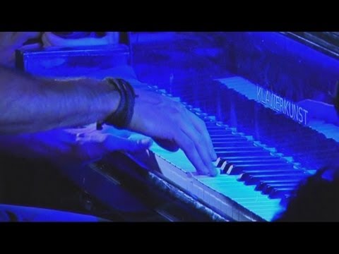 martello - Protesters in Istanbul have been treated to a late night mini concert after one of them showed off his piano skills. Self-proclaimed piano artist Davide Mart...