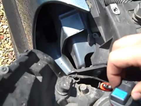 How to change the headlights in a 2006 Chevrolet Uplander