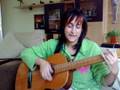 manoly tocando la guitarra