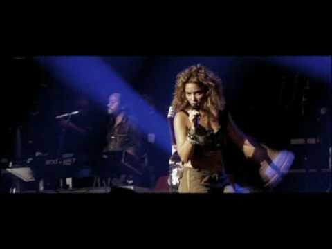 Shakira - La Tortura (En Vivo) Live