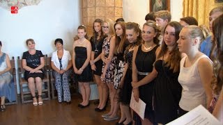 Deváťáci převzali svá poslední vysvědčení