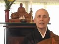 Meditar ao caminhar com a monja Coen Sensei
