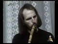 عازف ناي اجنبي بالكويت استهوته الاة الناي