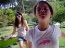 Lívia chata não larga a câmera.Marina dando reboladinhas estranhas.Carolina cantando perfeitamente bem e com seu inglês aprimorado.ihaishaihsaihsiahsihahias,   :*