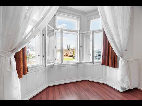 Video Prostorný světlý byt 4+1 s vysokými stropy a výhledy na Vyšehrad v centru Prahy