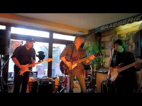 CHICAGO LINE BLUES BAND - Brasserie Biron - Help me