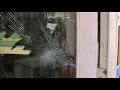PIGNETO, GRUPPO RAGAZZINI DANNEGGIA PORTA NEGOZIO BENGALESE