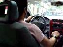 Puyo conduce un DODGE CALIBER