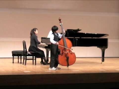 contrabass - Masaki(10 years old) plays the 1/4 contrabass. Concerto in d major / A. Capuzzi まさきくん、カプッツイのコントラバス協奏曲第1楽章の演奏です。 コントラバスは、1/4サイズになりました。...