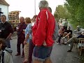 Dans foran købmanden på Avernakø Dans foran købmanden på Avernakø