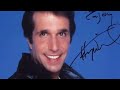 pictures of my favorite guys to the song we will rock you by queen.
this is my first video so please be nice.

guys in order of appearance
-the fonz (henry winkler)
-freddie mercury
-david bowie
-don vito corleone (marlon brando)
-rod stewart
-peter brady (christopher knight)
-chevy chase
-brian may
-tony manero (john travolta)
-woody allen
-paul stanley
-andy gibb
-bruce lee
-luke skywalker (mark hamill)
-rocky (sylvester stallone)