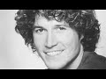 pictures of my favorite guys to the song we will rock you by queen.
this is my first video so please be nice.

guys in order of appearance
-the fonz (henry winkler)
-freddie mercury
-david bowie
-don vito corleone (marlon brando)
-rod stewart
-peter brady (christopher knight)
-chevy chase
-brian may
-tony manero (john travolta)
-woody allen
-paul stanley
-andy gibb
-bruce lee
-luke skywalker (mark hamill)
-rocky (sylvester stallone)