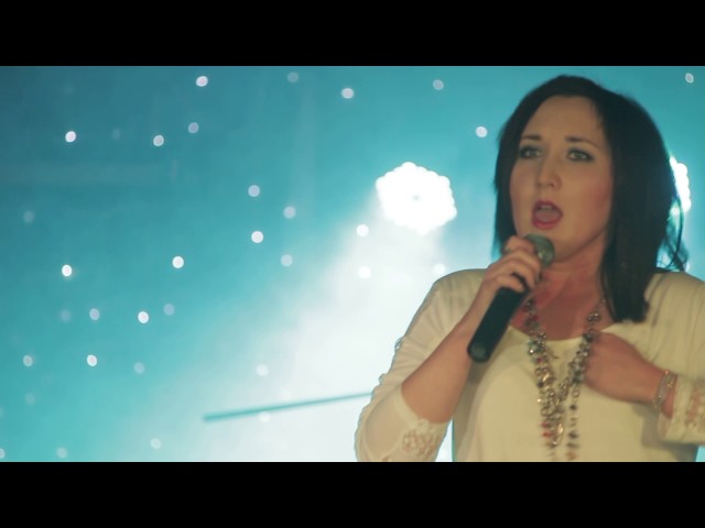 Эльвира Шейх поёт свою песню на татарском языке