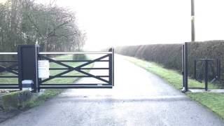 Cantilever Sliding Gate & Kissing Gate