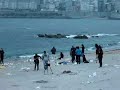Recogiendo la basura - Noche de San Juan