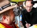 El cazador de nazis enfrenta protesta en Puerto Montt