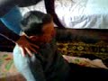 personi ne moshe te thyer vuan nga dhimbjet e gjunjeve,e posaqerisht kembes se djatht.ai nuk mund te ulet dhe zgjohet ne rehatin e duhur,nuk mund beje levizjet te cilat bene nje njeri i shendosh,videoklipi ne vijim,do pasqyron punen e dr.emina bikiq,e cila ia arrin te stabilizoj situaten ne trupin e pacientit..