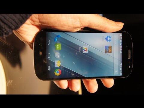 YotaPhone 2 hands-on