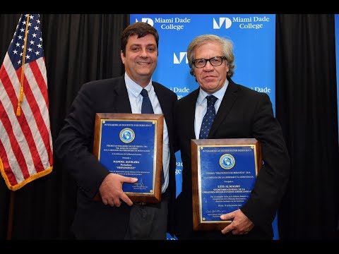 El periodista espa&ntilde;ol Manuel Aguilera fue premiado por el Instituto Interamericano por la Democracia
