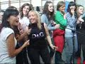 profes i alumnes cantant al sing star a lies st  just 