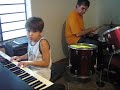 Andr� tocando Brother John