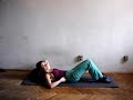www.100abdominalexercises.com - knee raise and twist