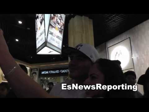 fan shows mad love to brandon rios EsNews Boxing